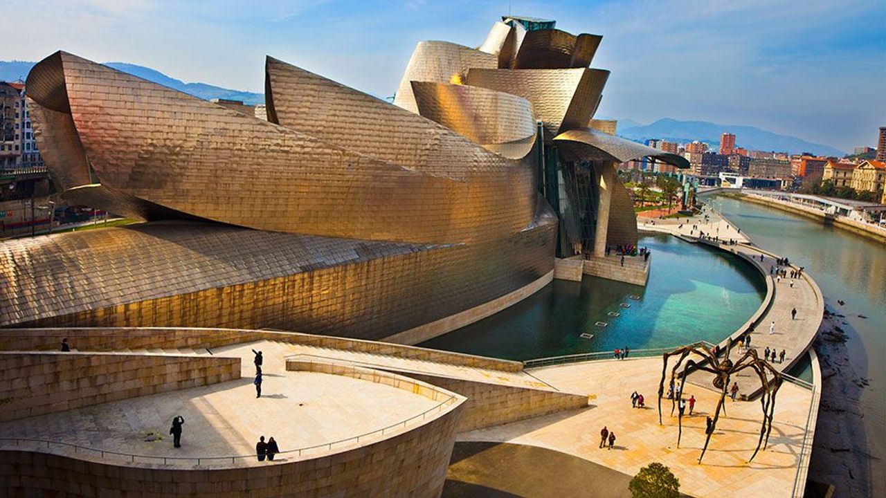 10 motive pentru care sa vizitezi Muzeul Guggenheim din Bilbao